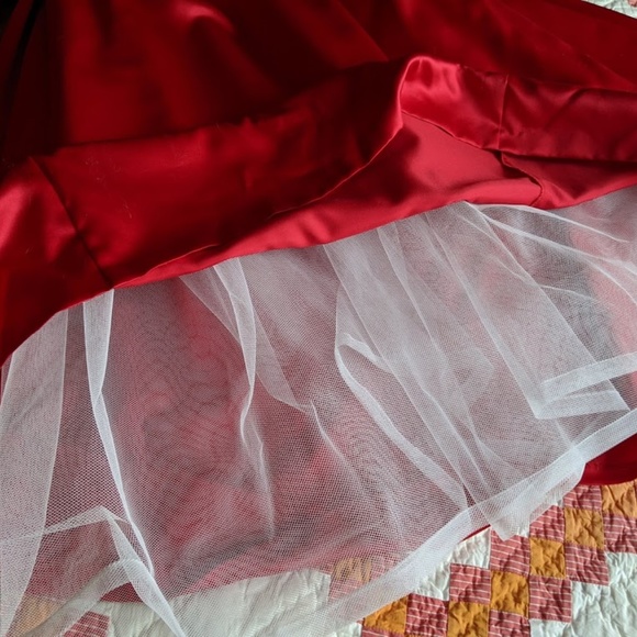 Brilliant Red Satin Ball Gown by En Francais - Picture 4 of 8